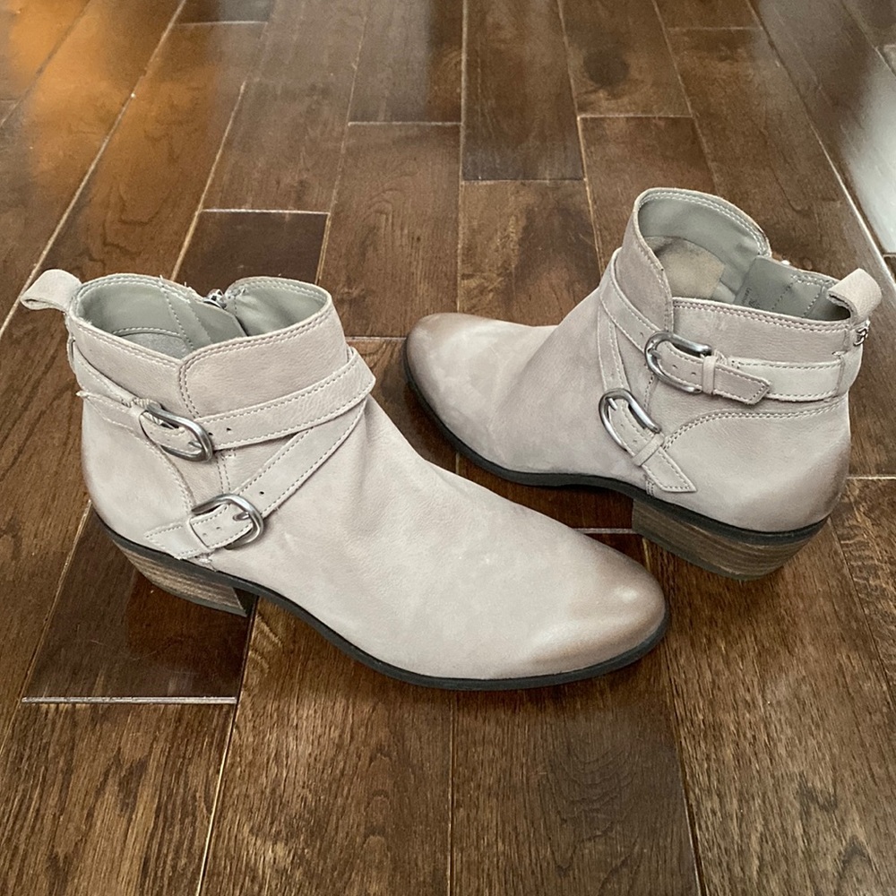 NWOT Sam Edelman Parlie distressed leather ankle boots